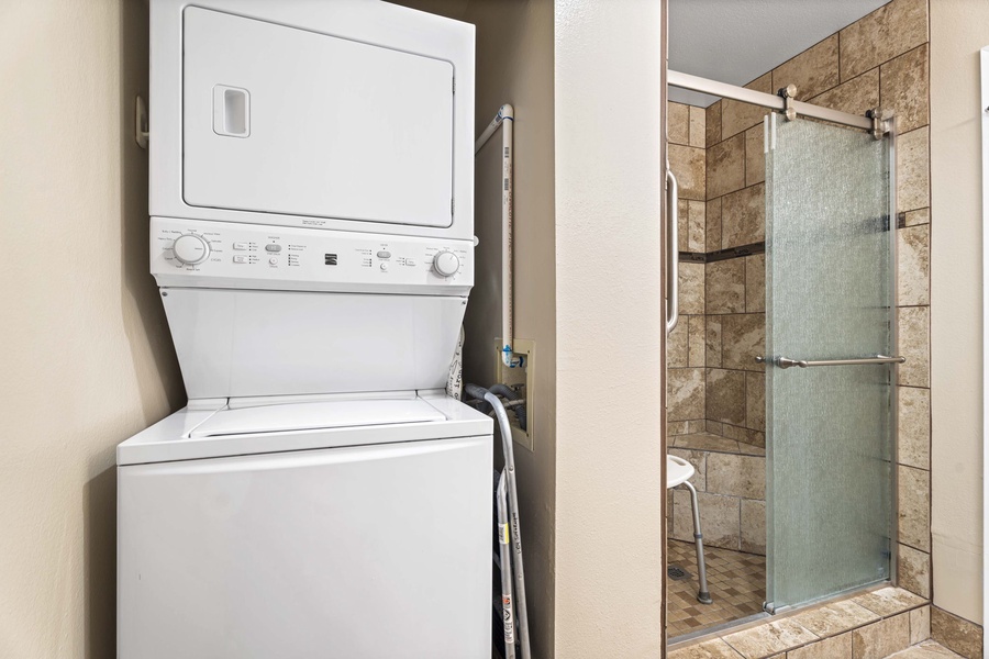 Laundry area provided with a washerdryer, adjacent to the bathroom.