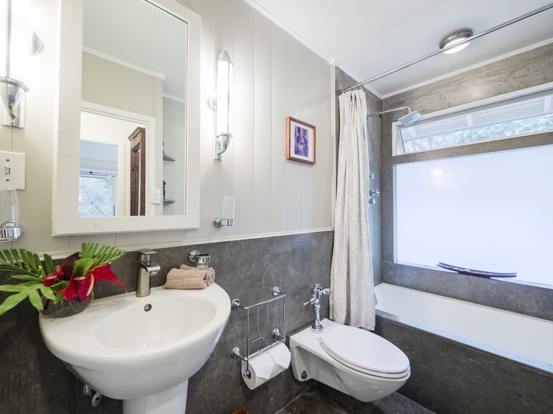 Shared full bathroom at the main level with a tub/shower.