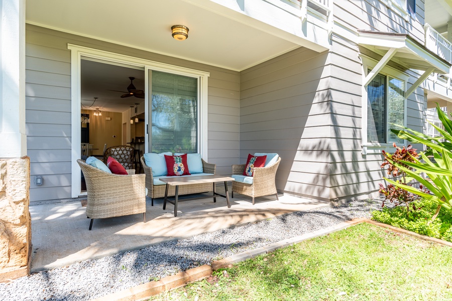 Cozy lanai with comfortable seats, perfect for you morning coffee or evening chats with family.