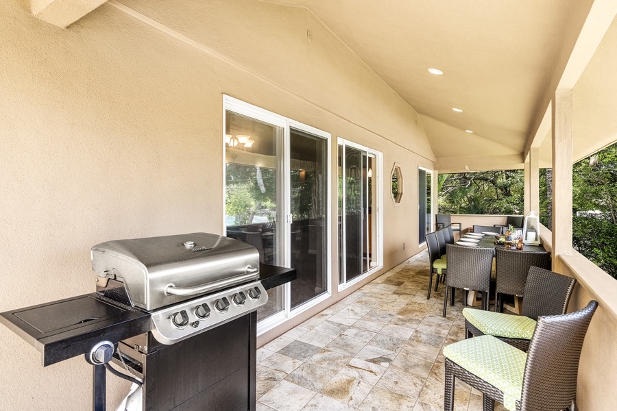 BBQ on the Lanai steps from the kitchen!