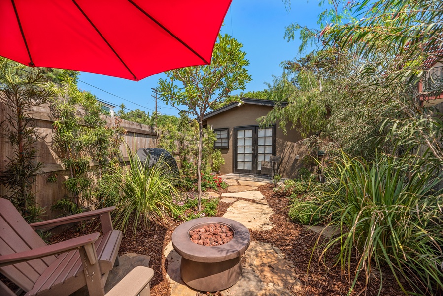 Just a short stroll to Del Mar’s stunning beaches, surf spots, and vibrant dining scene.