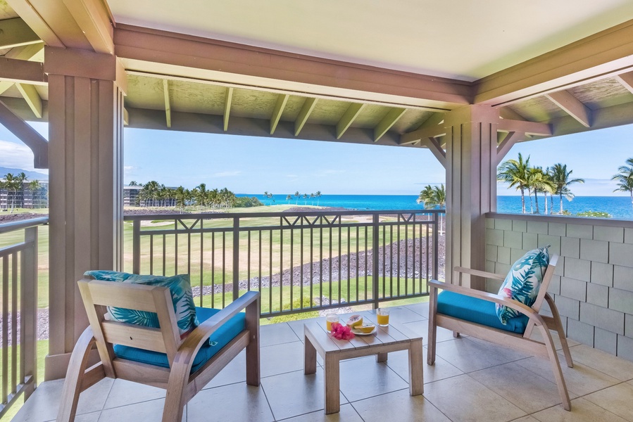Take in the spectacular views and ocean breezes from the primary bedroom lanai!