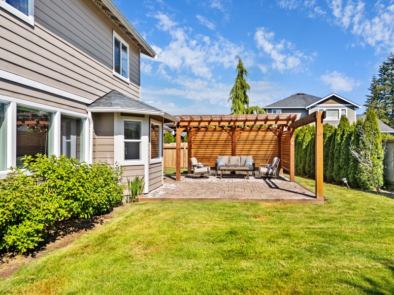 Welcome to Blaine Breezes, a bright and spacious coastal retreat nestled within a quiet residential neighborhood.