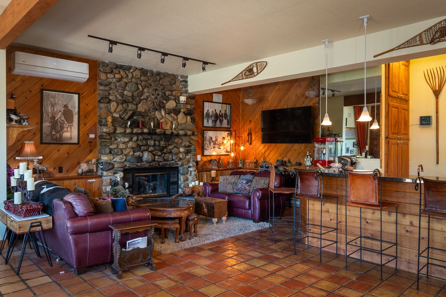 Spacious living area by the fireplace, a perfect spot for warm Gatherings!