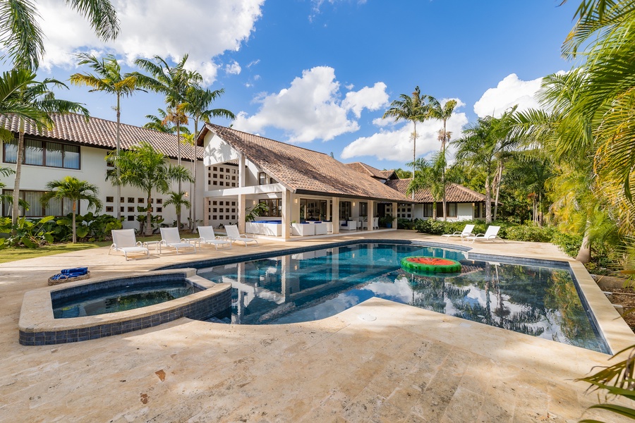 Experience the charm of Los Limones 23 at Casa de Campo, a Caribbean villa that offers a wonderful experience.