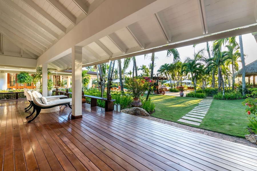 The second villa's patio.