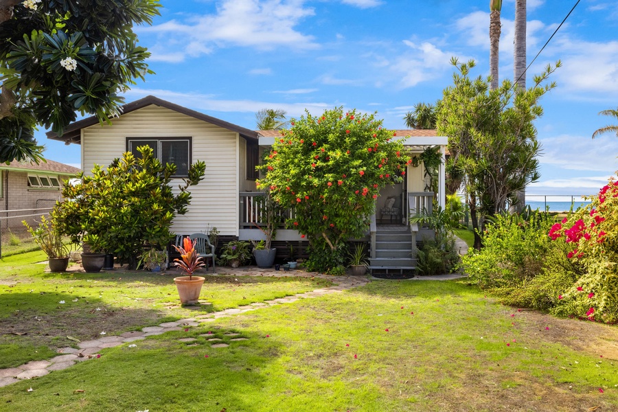 Welcome to your Hawaiian oceanfront haven with a lush garden yard.