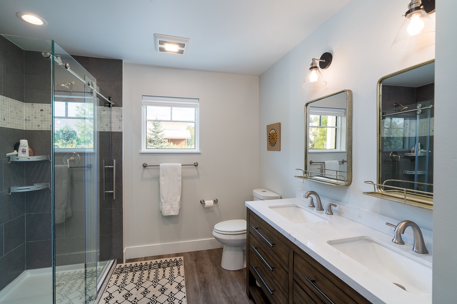 Primary Ensuite with dual vanity/sinks  and shower/tub combo