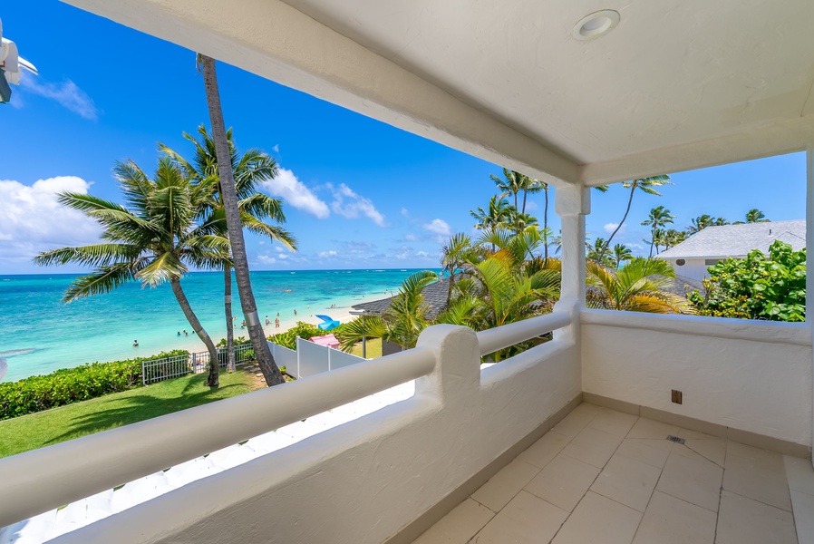 Soak in postcard-worthy views from this queen bedroom’s lanai—perfect for a morning coffee or evening wine.