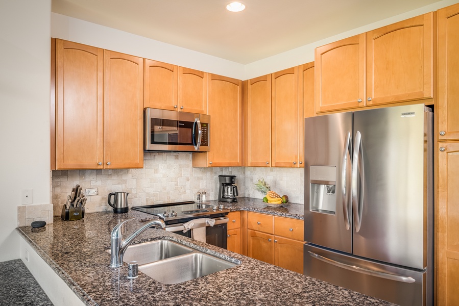 Full Kitchen w/ Granite Countertops and Updated Stainless Steel Appliances