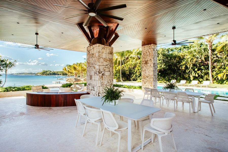 Dine outdoor with breathtaking ocean views.