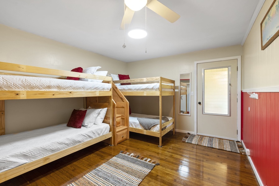 Bunk house with two sets of twin bunks