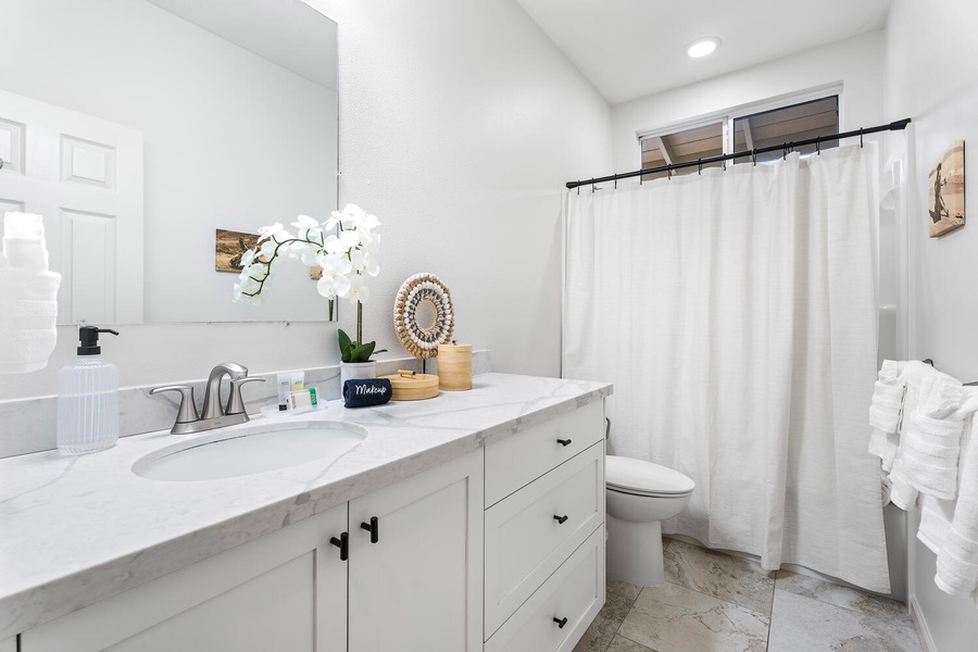 75179 Kamilo St KailuaKona HI-large-049-114-K Bathroom 2a-1500x1000-72dpi