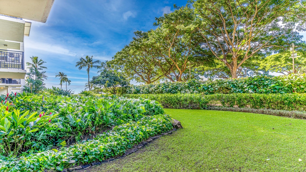 The garden off the lanai with meticulously manicured lawn and island landscaping.