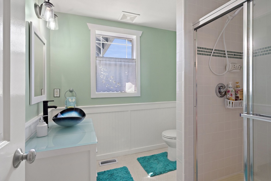 Immaculate upstairs bathroom ready to pamper you with its pristine cleanliness