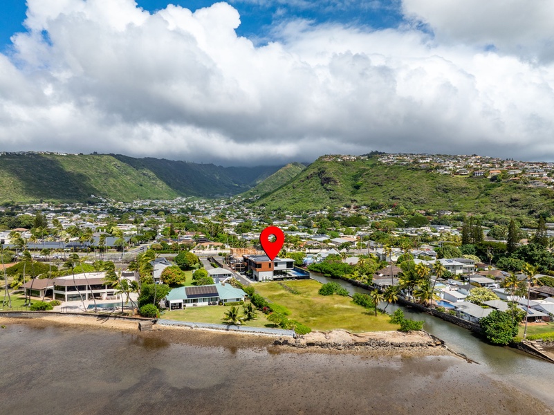 Enjoy the waterfront setting, with incredible mountain and ocean surroundings.