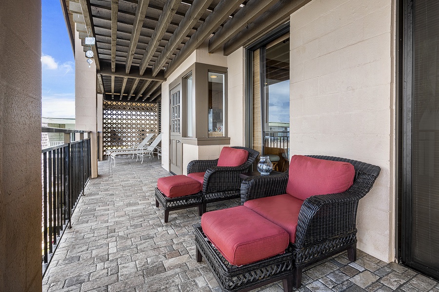 Relax in the overstuffed Lanai seating!