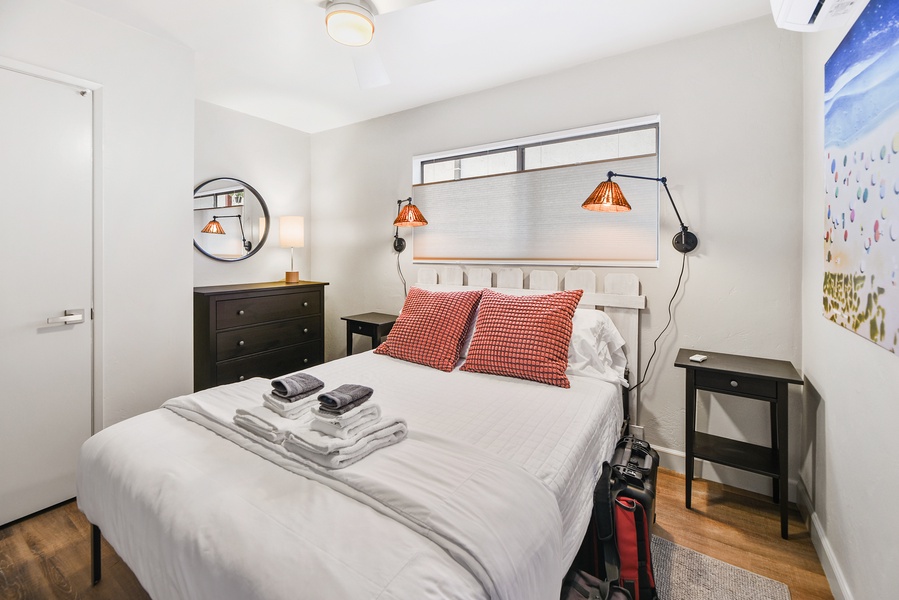 The second guest suite with bedside reading lights.