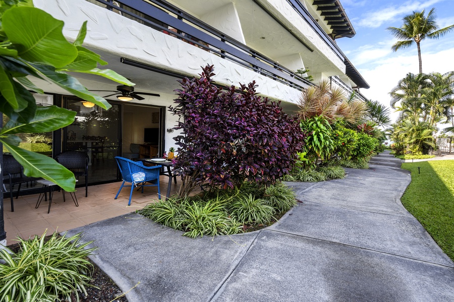 Access to the grounds from the back Lanai (ground floor)