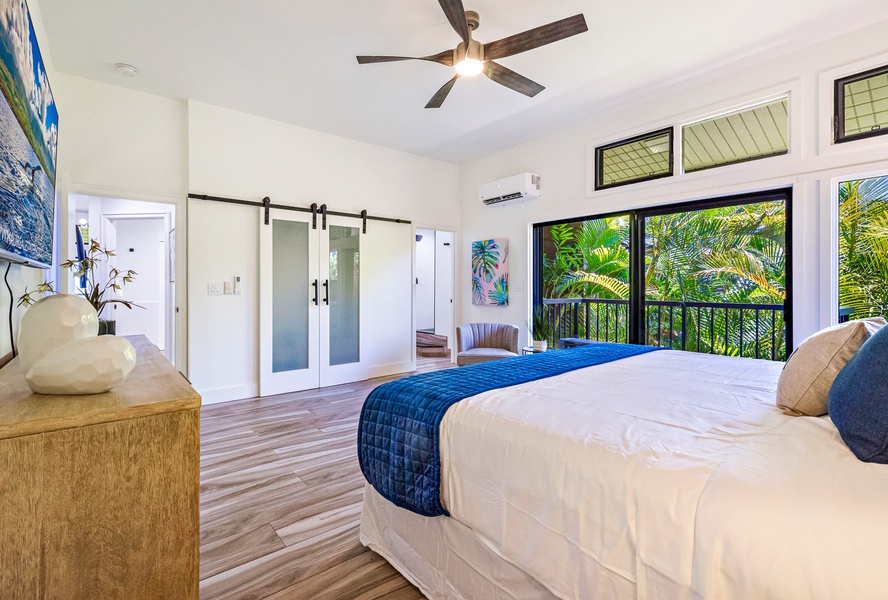 Kapalua Ridge 1421’s spacious primary suite features a king bed and a modern barn door to the ensuite bathroom.