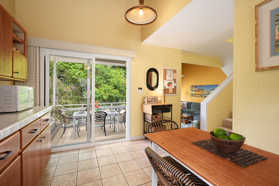 A breakfast nook is adjacent to the kitchen and a direct access to the lanai for an al fresco dining option!