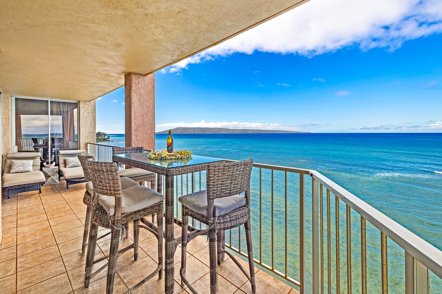 Unwind on the lanai with a drink in hand while soaking in the expansive ocean views—perfect for a relaxing afternoon.