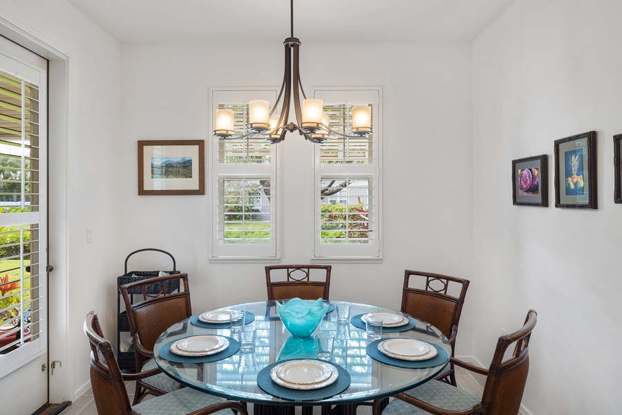 An elegant stay in a tastefully decorated dining area.