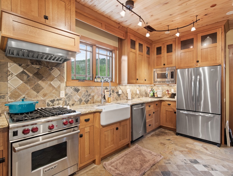 Equipped with a gas range, oven with a sleek hood, a convenient dishwasher, and a spacious double-door fridge, the kitchen is fully stocked to fulfill all your gastronomic desires