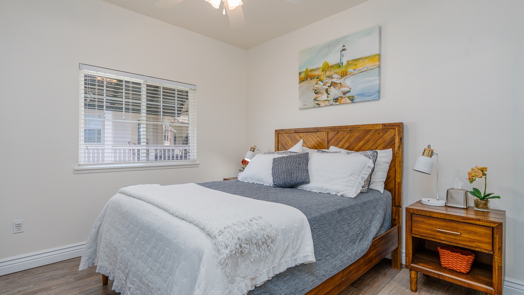 The second guest bedroom also has a ceiling fan.