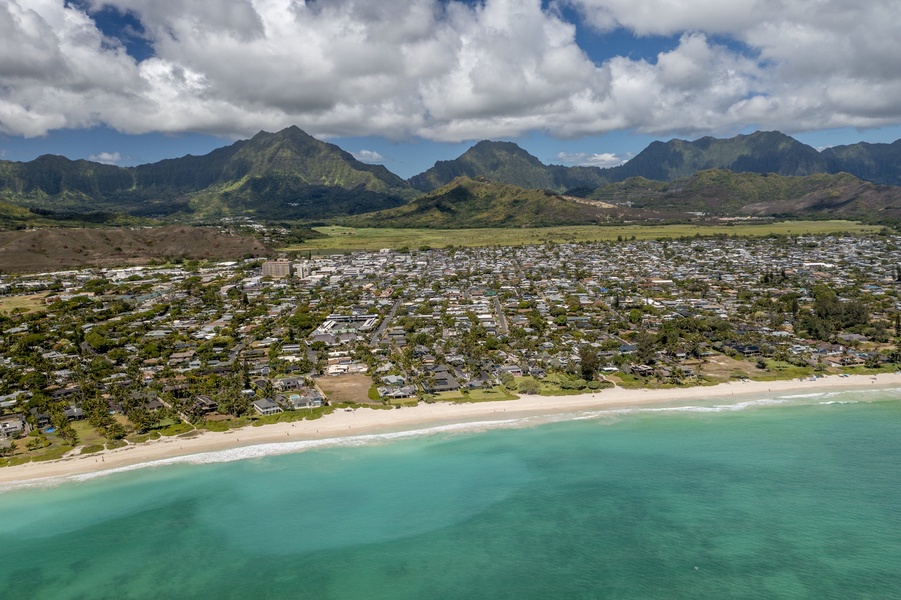 Seahorse Beach House offers the ultimate beachfront experience, nestled close to the shores of Kailua Beach.