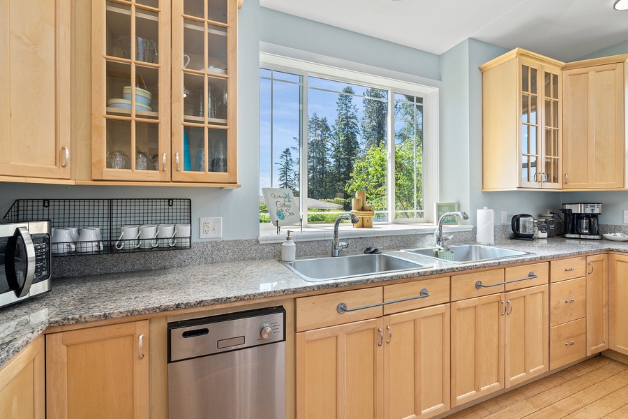 Scenic dishwashing: A kitchen sink with an incredible view