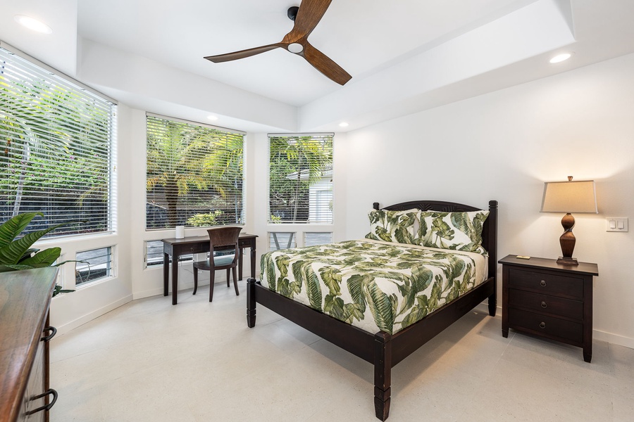 Garden-view bedroom with double bed and workspace, ideal for guests who mix leisure with light remote work.