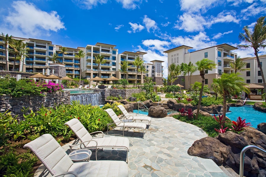 Fantastic Lagoon-Style Pool and Sun Bathing Areas