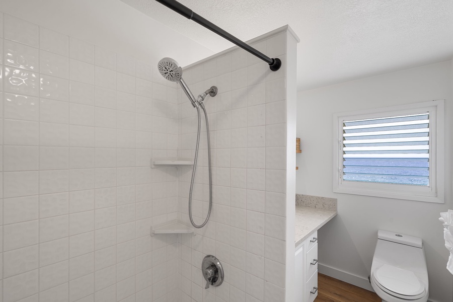 Clean and sleek tub/shower combo in the upper bath offers spa-like convenience with a refreshing ocean breeze.