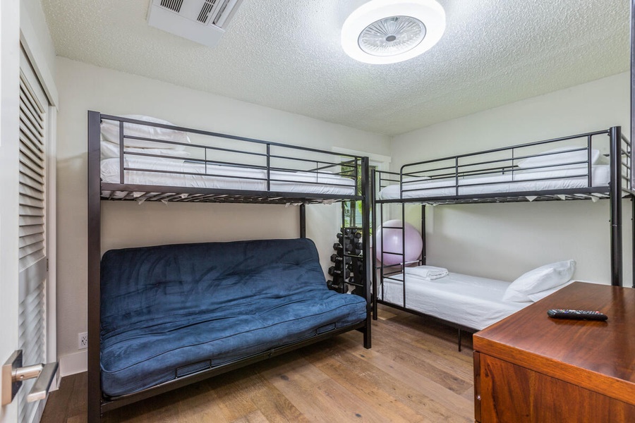 Perfect for families, the Lani Oasis bunk room includes twin bunks and futon seating for flexible sleeping arrangements.