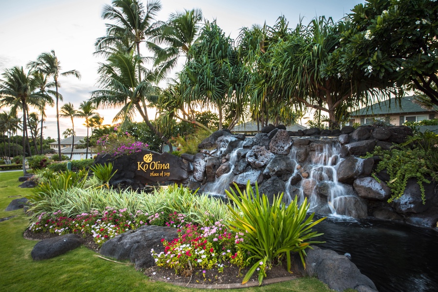 Waterfall at the entrance to Ko Olina.