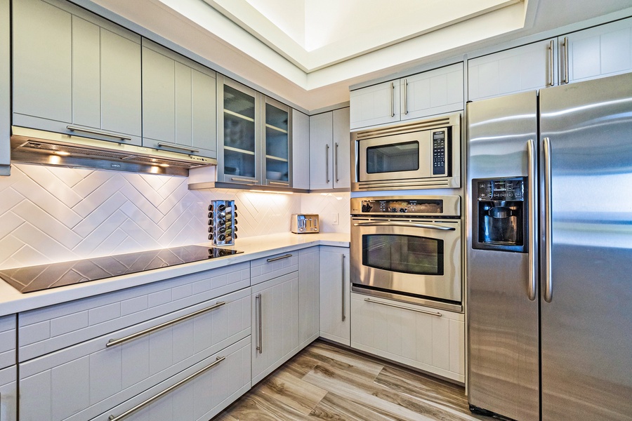 Kapalua Ridge 1421’s kitchen boasts top-tier stainless steel appliances and plenty of counter space.