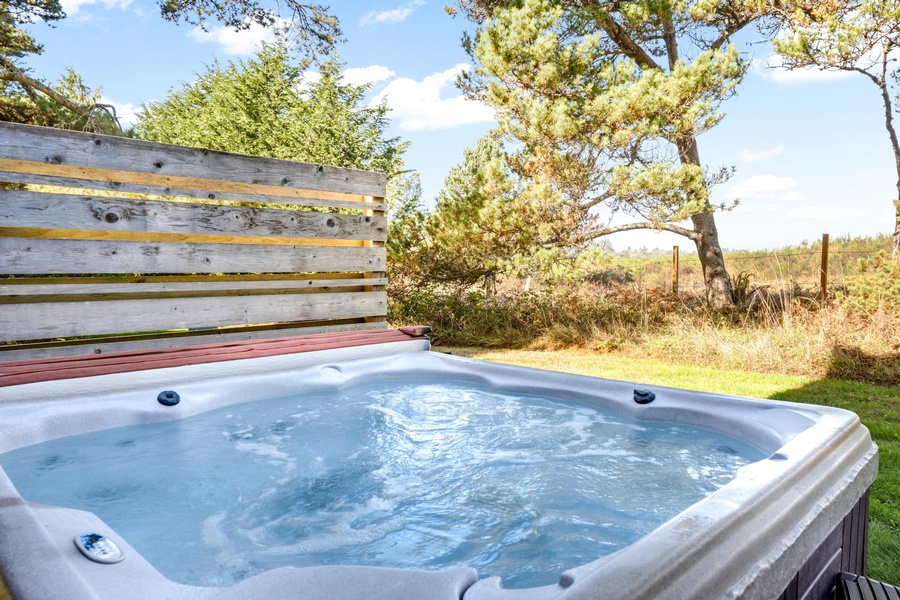 Slip into the soothing hot tub under the starlit sky in the evening glow.