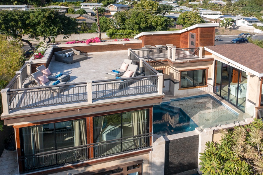 Spacious roof top deck for sun bathing and ocean breeze.