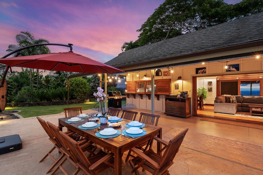 Lounge or dine poolside with the Pacific Ocean as your backdrop and soundtrack.