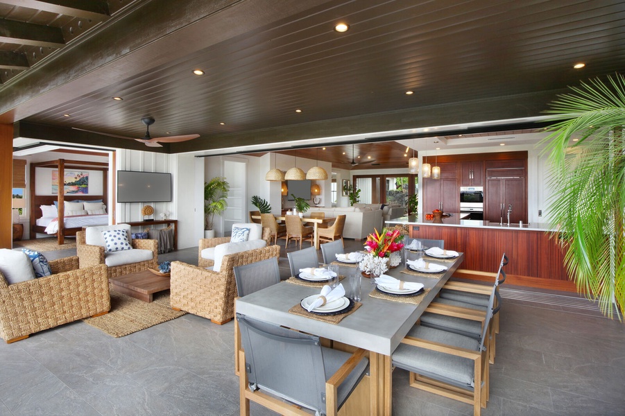 Lanai outdoor dining and living space