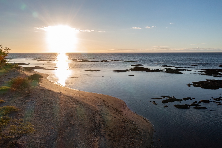 The dazzling colors of the Hawaiian sunset.