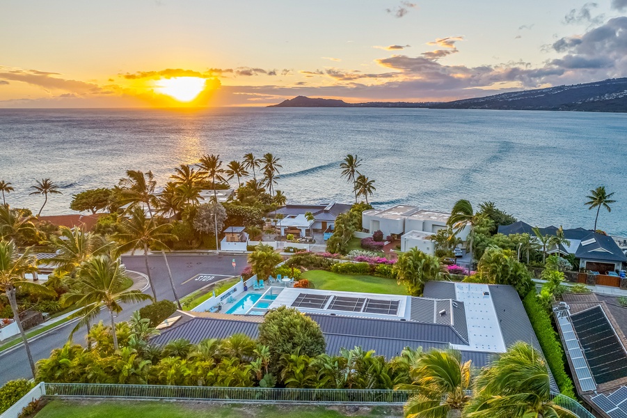 The Villa offers awe-inspiring ocean views, Diamond Head, and majestic mountains from every perspective