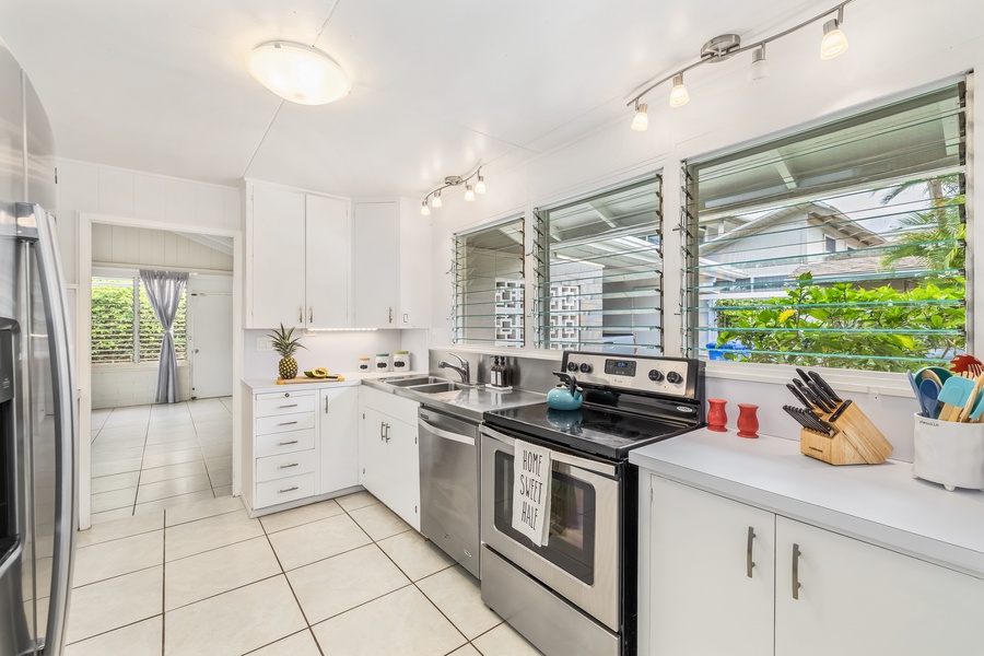 The kitchen has stainless steel appliances to make meal preppin a breeze.