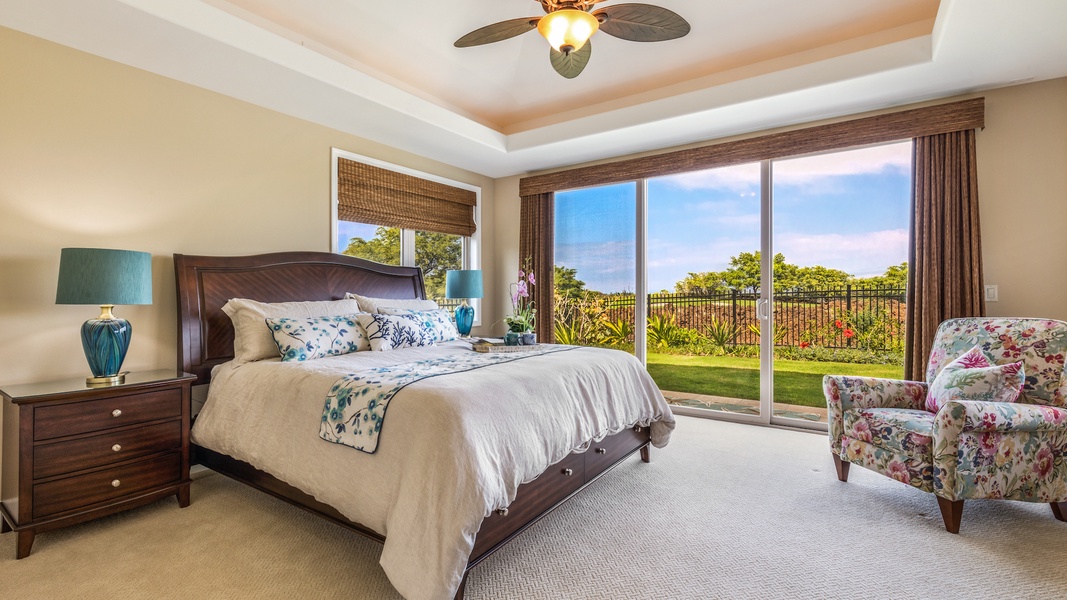 Primary bedroom, with king bed, en suite full bath, and floor-to-ceiling pocket doors that open to the lanai.