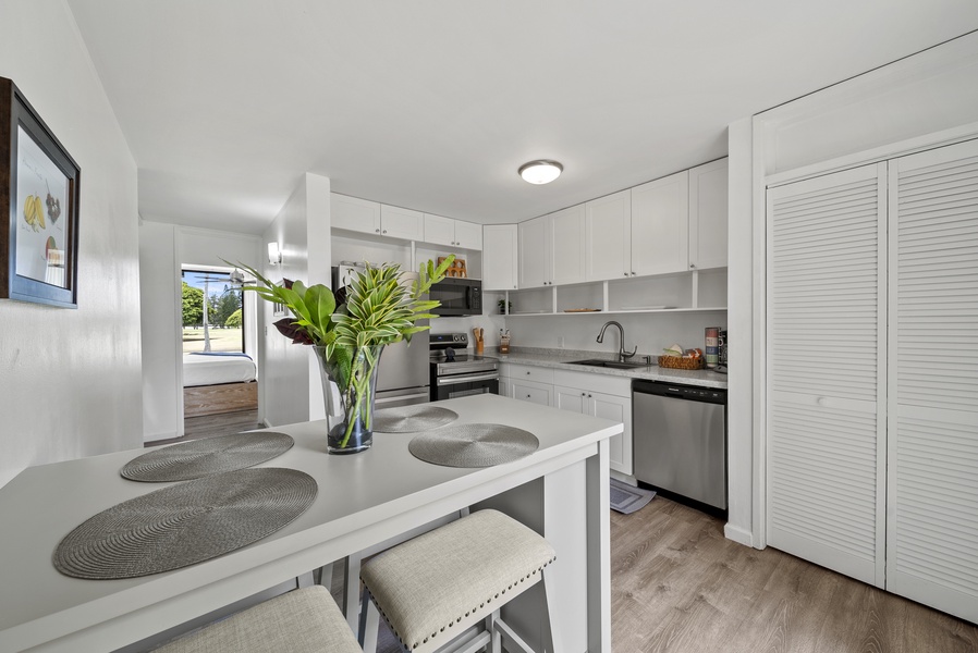 Kitchen nook located right off the kitchen.