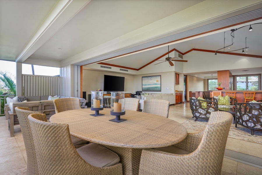 Indoor-outdoor living in true tropical style.