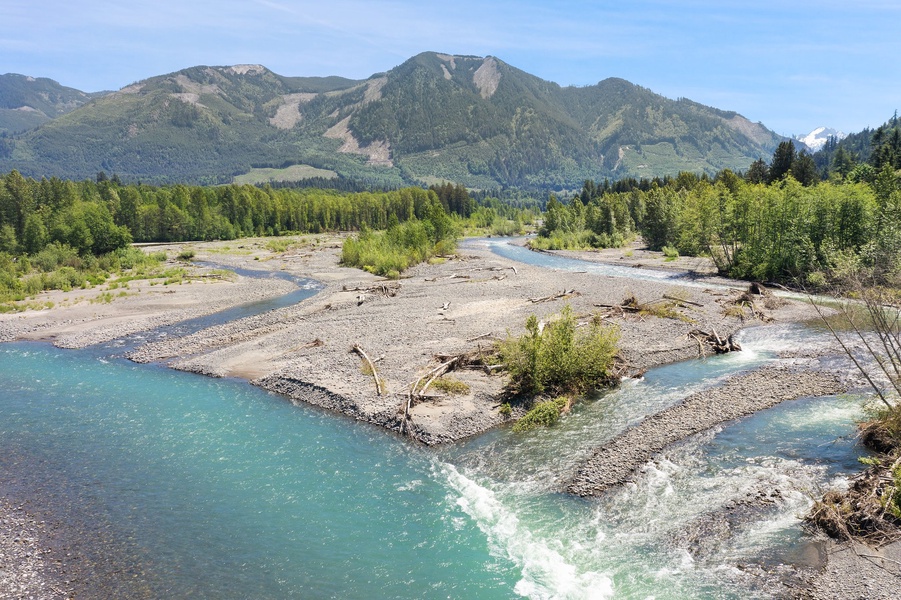 The beauty of Nooksack River waters blended with the lush greenery. This is a perfect spot for outdoor adventures!