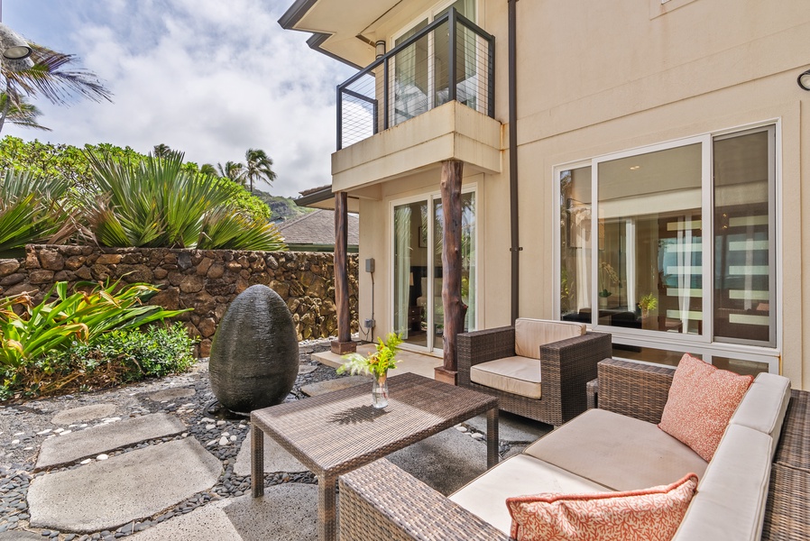 Gather and dine al-fresco in the outdoor lounge.