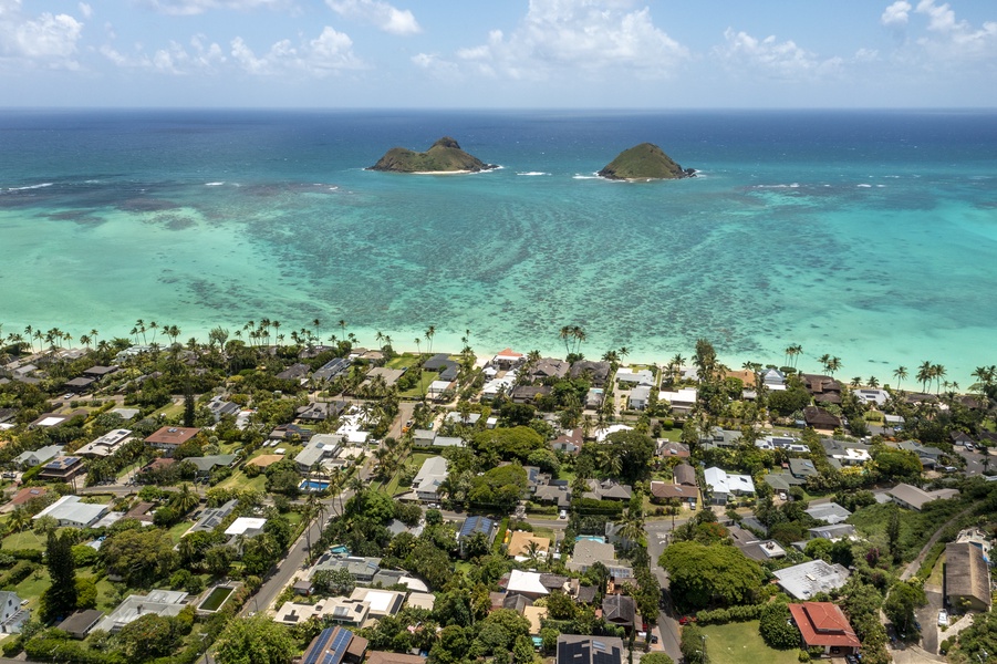 Lanikai beach just a 10 minute stroll away